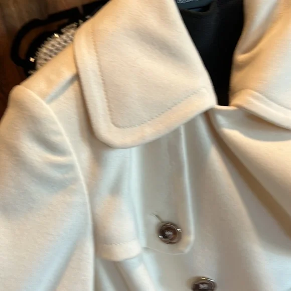 Cream Burberry virgin wool and cashmere size 4 trench
